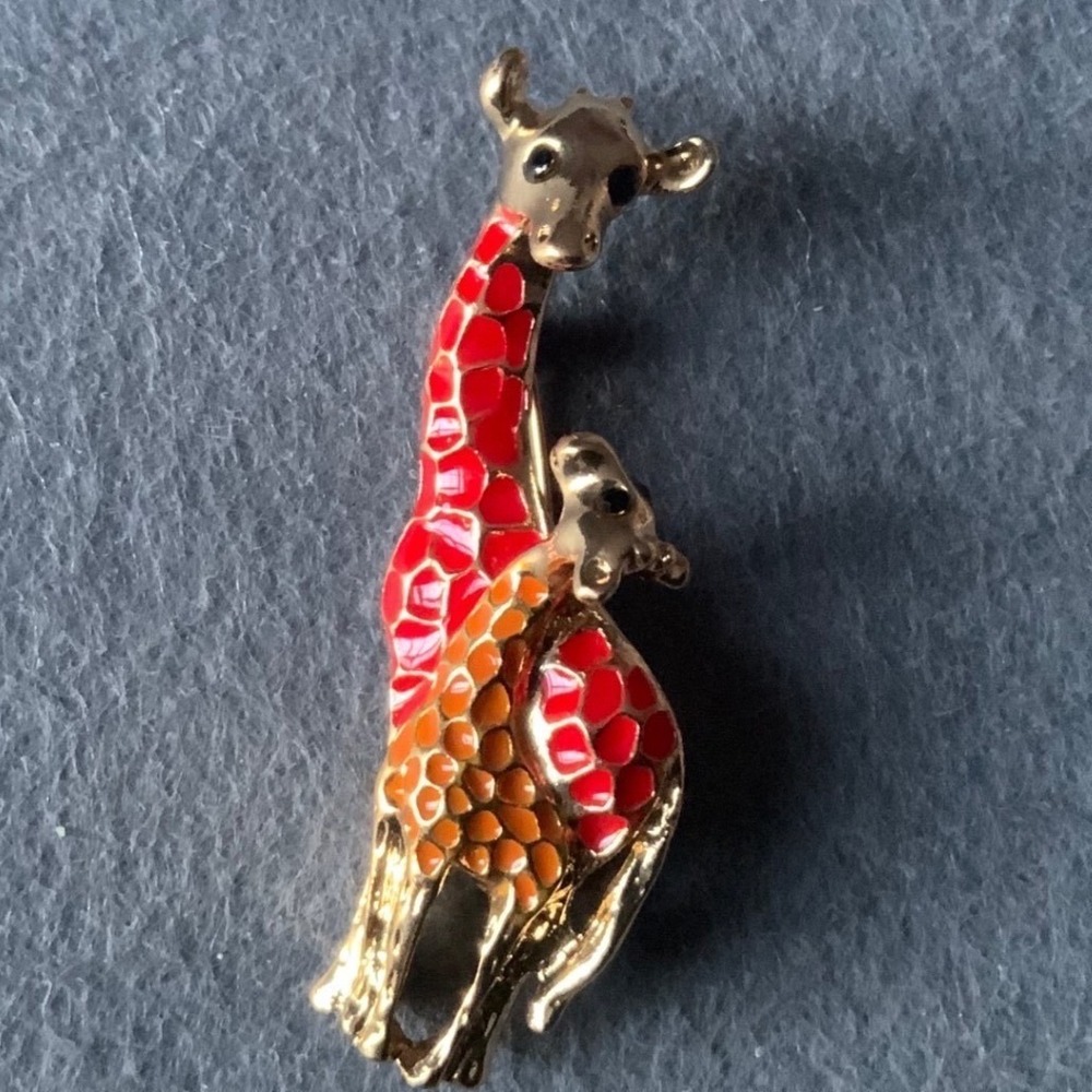 Vintage Giraffe Mother and Baby Enamel Brooch Gold Tone Red Orange Animal Pin - Picture 2 of 4